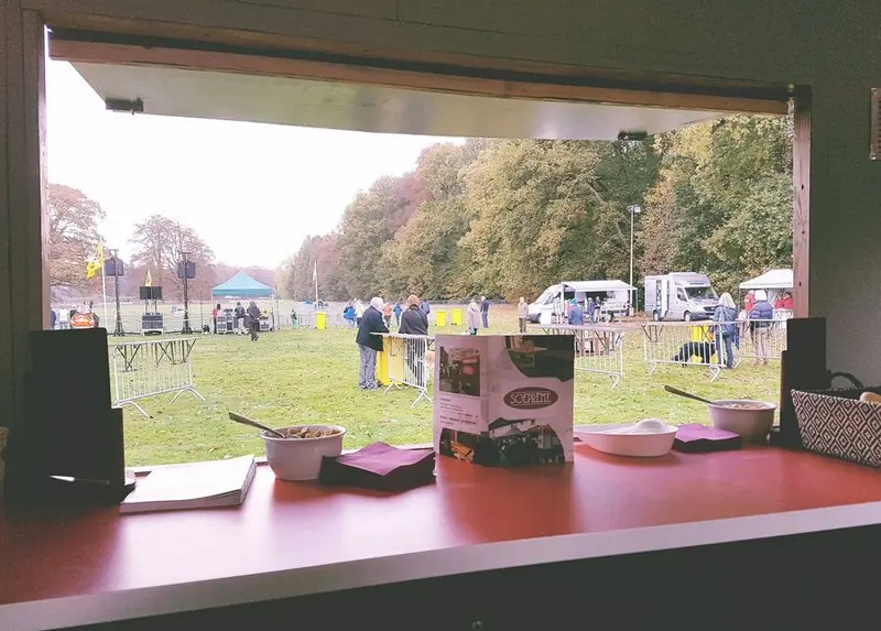 Soeprème Classic, foodtruck met gezonde gerechten uit Antwerpen, te huur via Feestkarhuren.nl