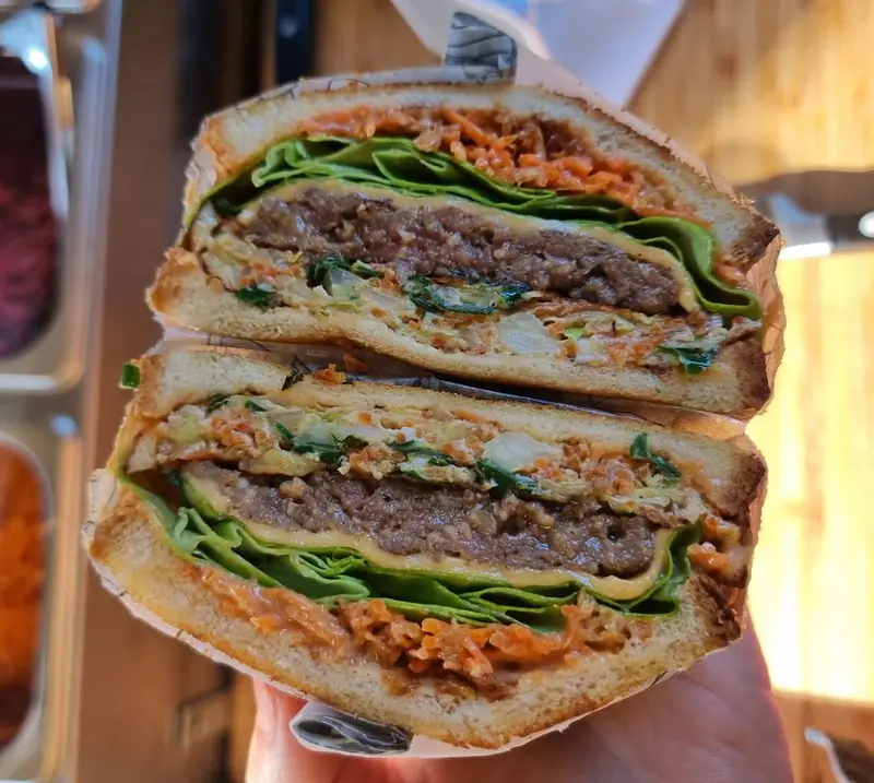 SORA, visfoodtruck uit Antwerpen, te huur via Feestkarhuren.nl