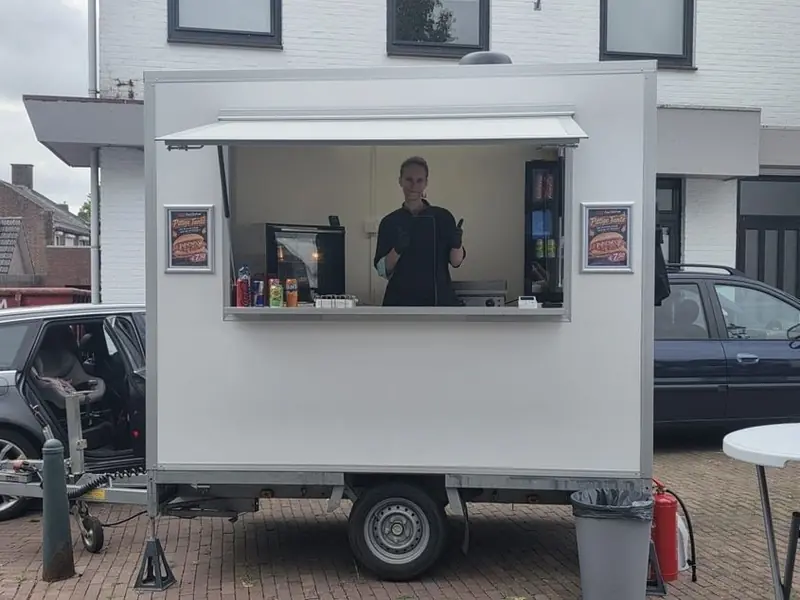 Ssq food oostrum, streetfoodtruck uit Limburg (NL), te huur via Feestkarhuren.nl