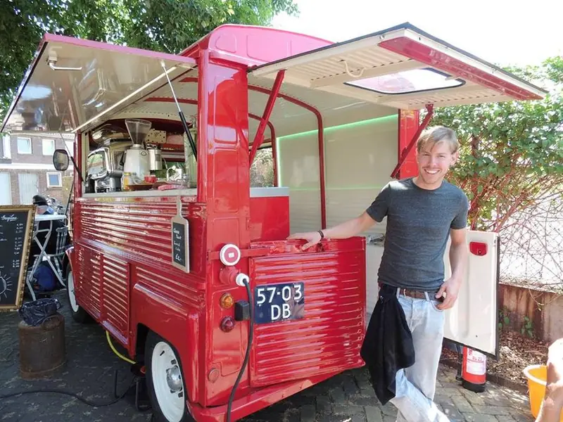 Surplace Coffee, koffiebar op wielen uit Flevoland, te huur via Feestkarhuren.nl