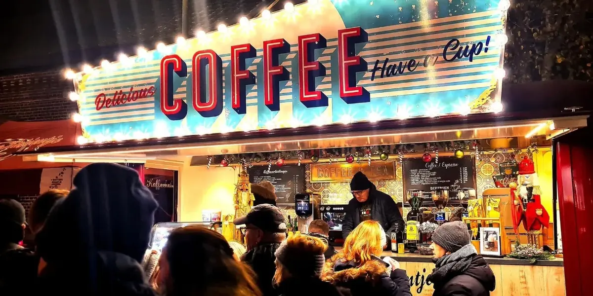 Gasten aan de koffiebar