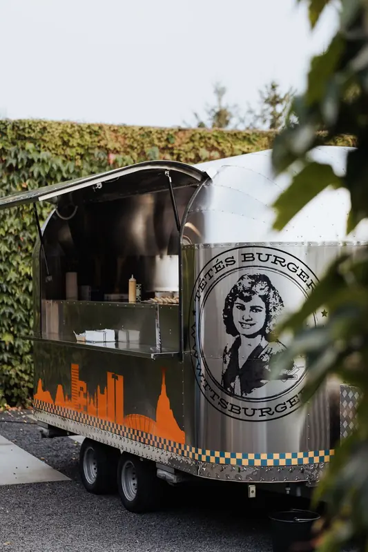 Tété's Burgers, burgertruck, te huur via Feestkarhuren.nl