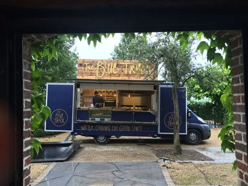 The Blue Truck, BBQ-foodtruck uit Gelderland, te huur via Feestkarhuren.nl