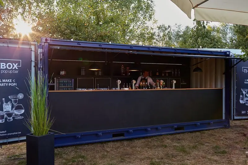 The box pop-up bar, koffiebar op wielen uit Antwerpen, te huur via Feestkarhuren.nl