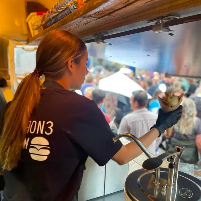 The Food Station by Perron3, burgertruck uit Utrecht, te huur via Feestkarhuren.nl