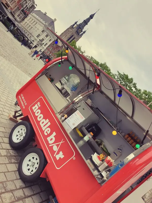 The Noodle Bar / Pokebar, vegetarische foodtruck uit Oost-Vlaanderen, te huur via Feestkarhuren.nl