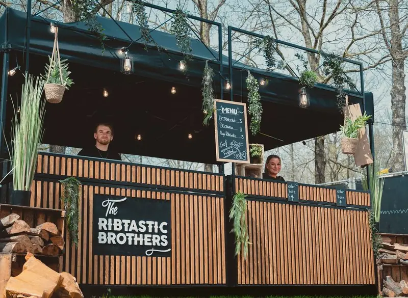 The Ribtastic Brothers, BBQ-foodtruck, te huur via Feestkarhuren.nl