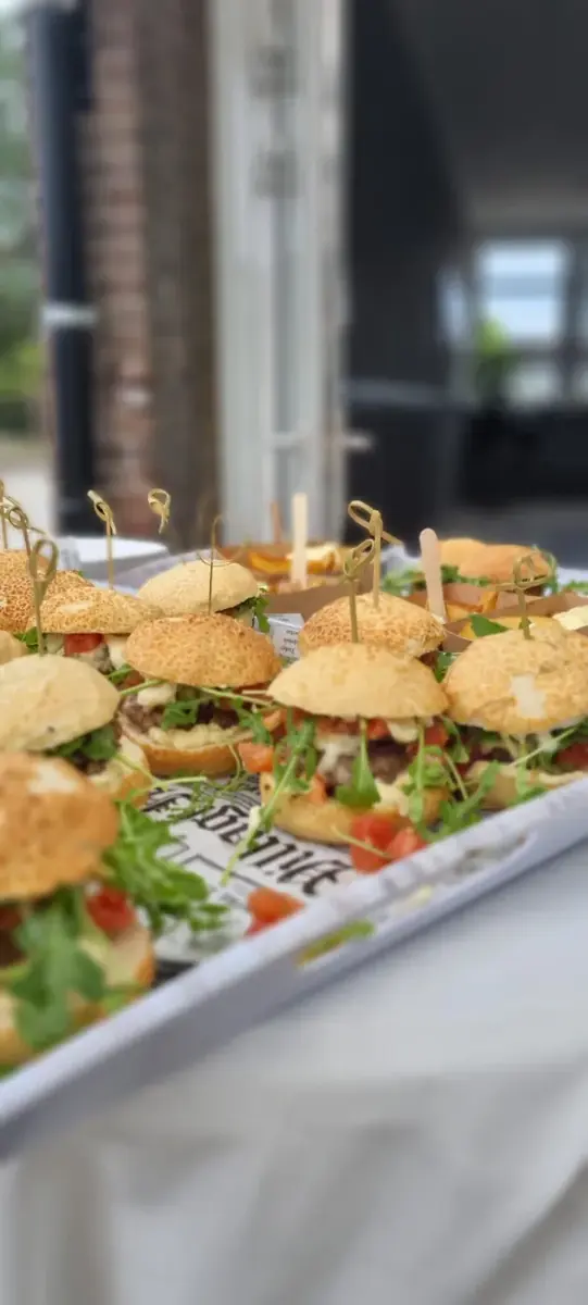 Mini burgers van The Rollin'Burger als walking dinner