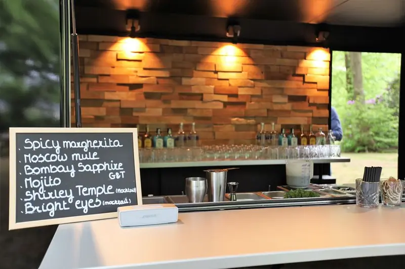 The Rolling Bar, mobiele cocktailbar uit Zuid-Holland, te huur via Feestkarhuren.nl
