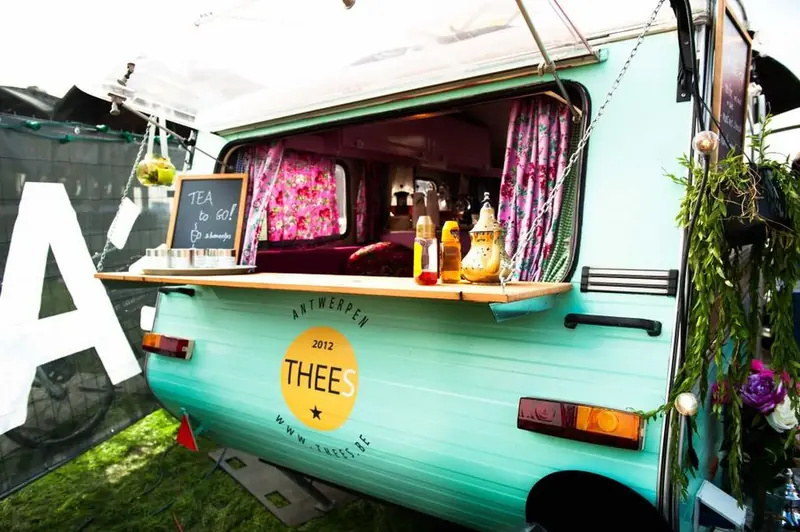 THEES (theecaravan), theebar op wielen uit Antwerpen, te huur via Feestkarhuren.nl