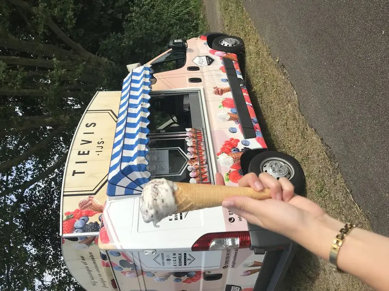 Tievis-ijs, ijsfoodtruck uit Limburg (NL), te huur via Feestkarhuren.nl
