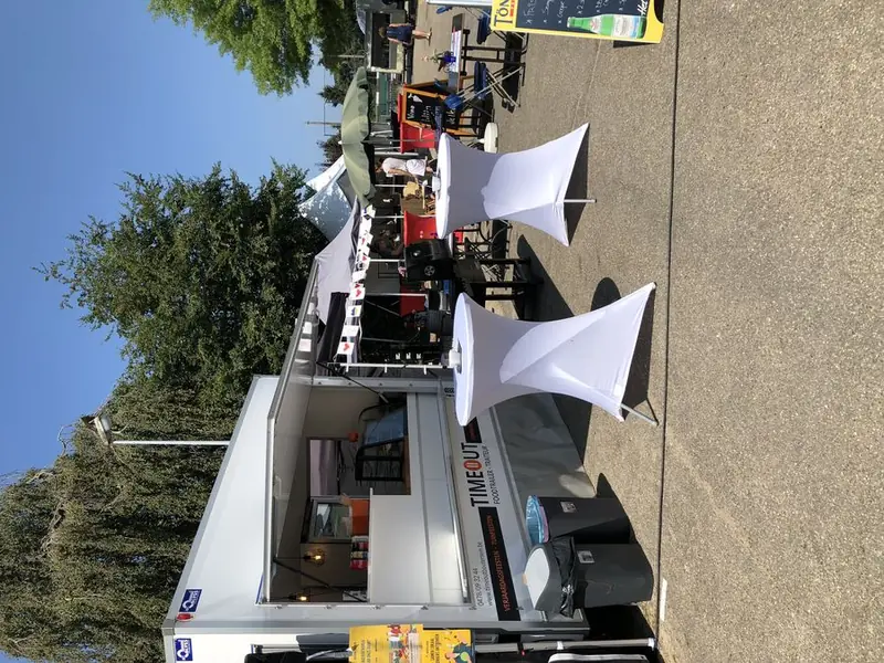 Time Out, BBQ-foodtruck uit Brussel, te huur via Feestkarhuren.nl
