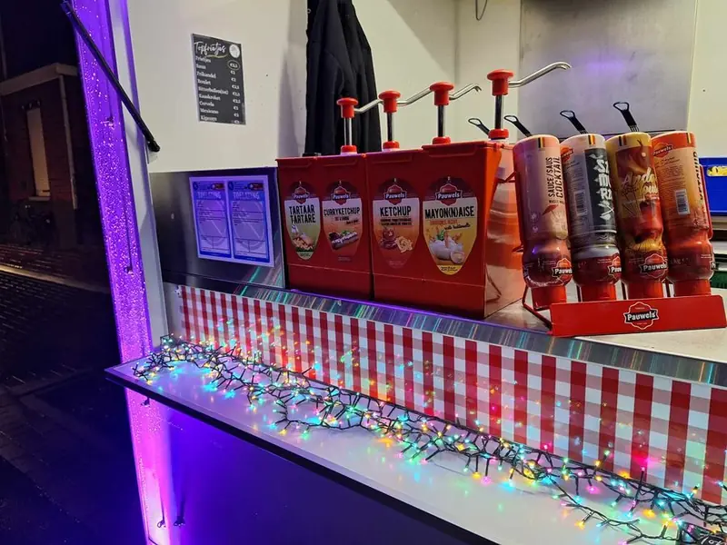Topfrietjes, frietfoodtruck uit West-Vlaanderen, te huur via Feestkarhuren.nl