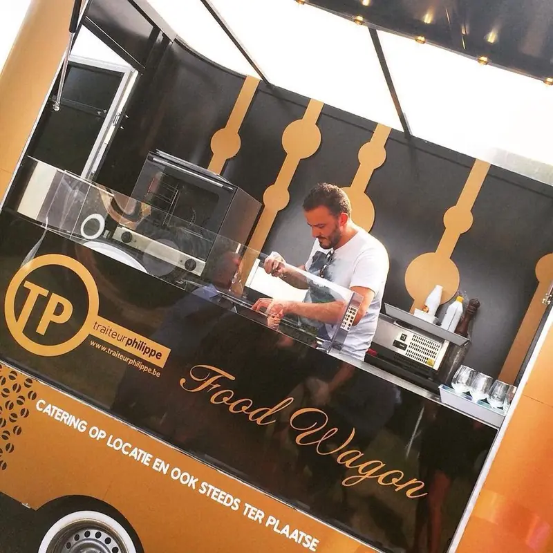 TP foodwagon, BBQ-foodtruck uit Antwerpen, te huur via Feestkarhuren.nl