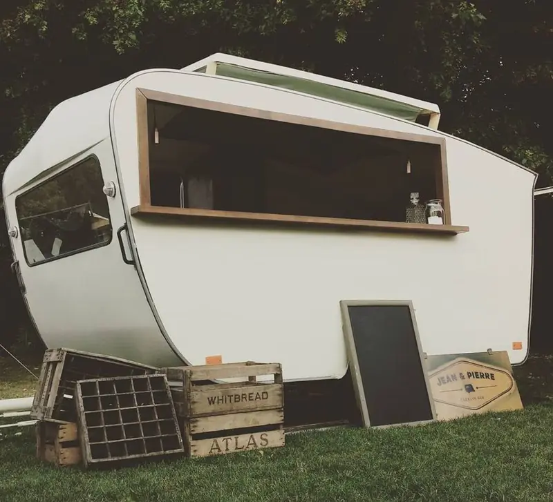 Travelbar, mobiele cocktailbar uit Antwerpen, te huur via Feestkarhuren.nl