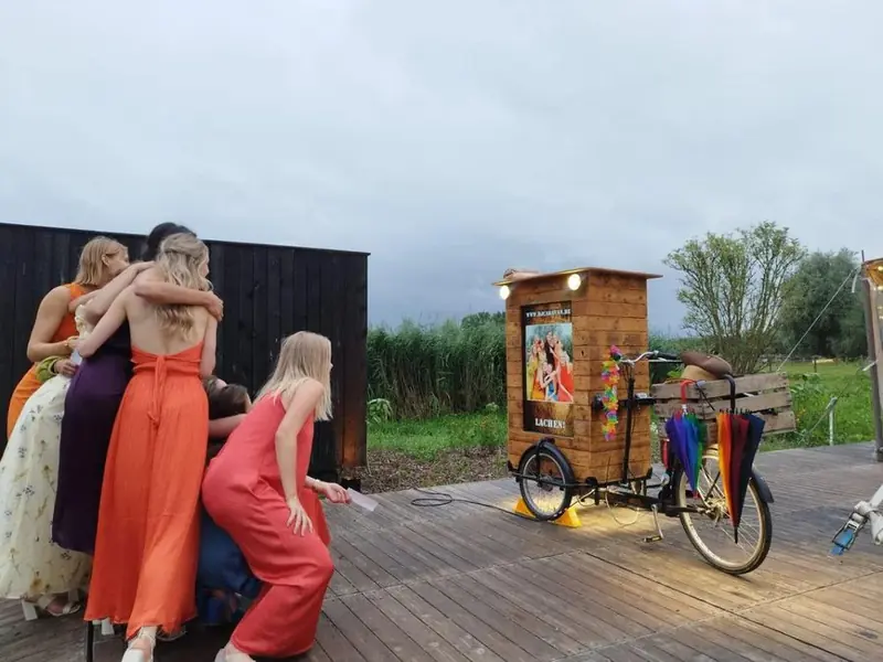 Trixy photobooth, feestwagen, te huur via Feestkarhuren.nl
