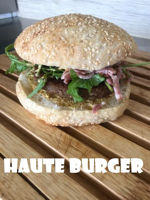 Truck&Roll, BBQ-foodtruck uit Oost-Vlaanderen, te huur via Feestkarhuren.nl