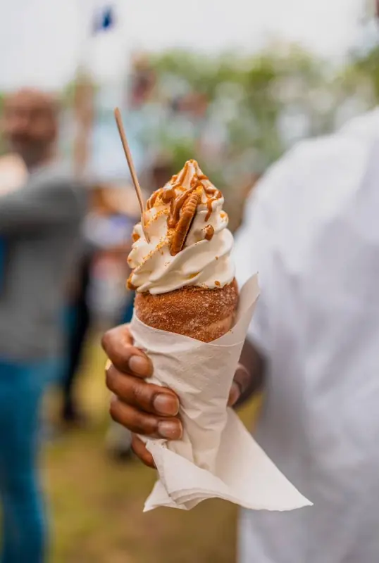 Twisted Chimney Cake, ijsfoodtruck uit Limburg (NL), te huur via Feestkarhuren.nl