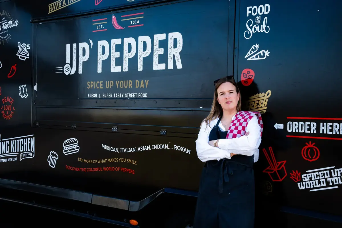 Roxanne voor de foodtruck