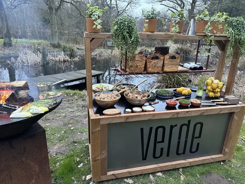 Verde Ofyr BBQ, BBQ-foodtruck, te huur via Feestkarhuren.nl