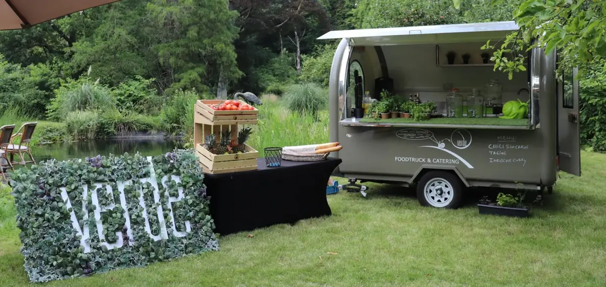 De foodtruck van Verde in het groen, te huur via Feestkarhuren.nl