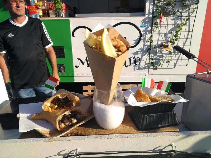 Via Mangiare, all-in foodtruck uit Flevoland, te huur via Feestkarhuren.nl