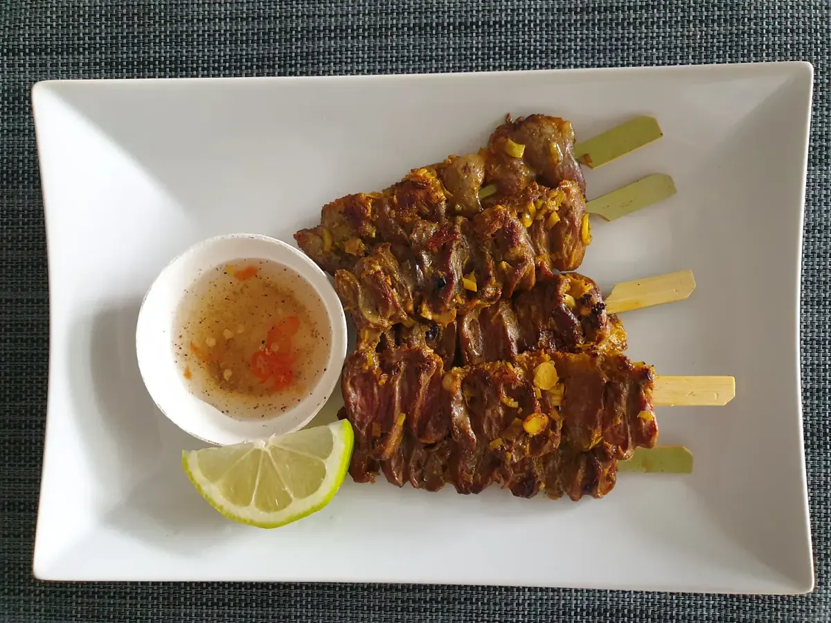 Saté met limoendip