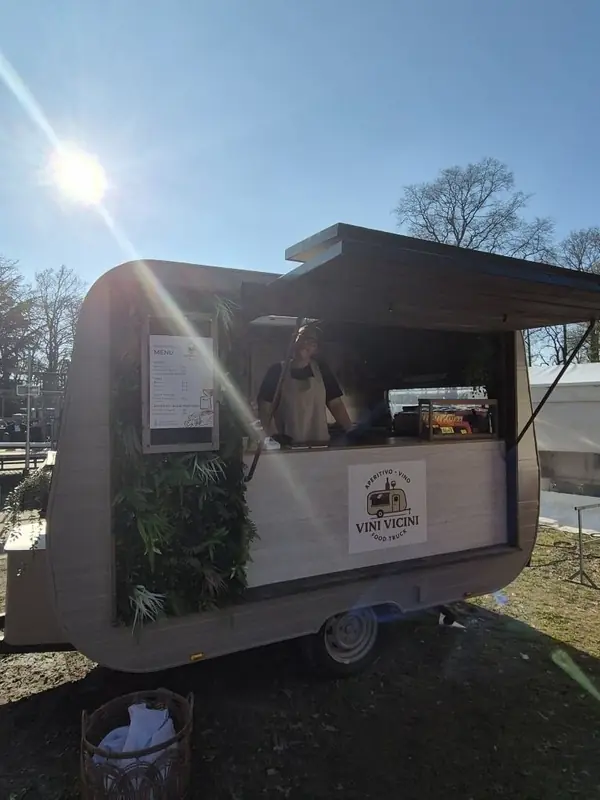 Vini Vicini, mobiele bar uit Gelderland, te huur via Feestkarhuren.nl