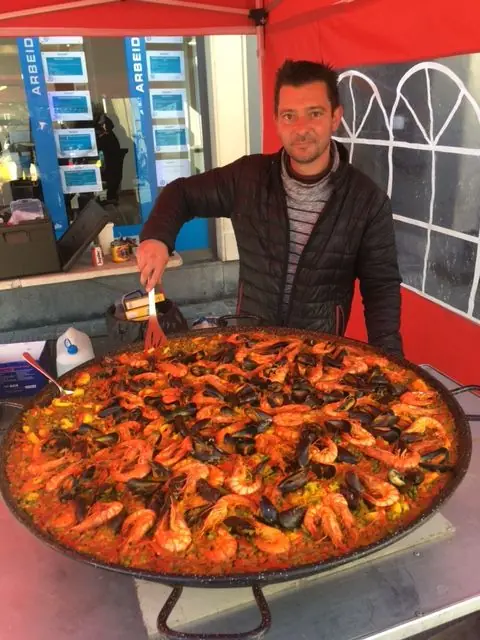 Viva Paêlla, BBQ-foodtruck, te huur via Feestkarhuren.nl