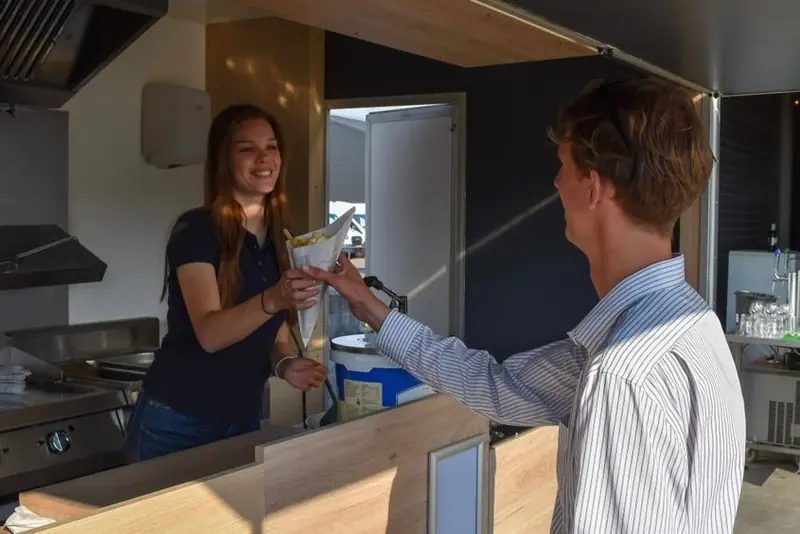 VOER. catering, frietfoodtruck uit Gelderland, te huur via Feestkarhuren.nl