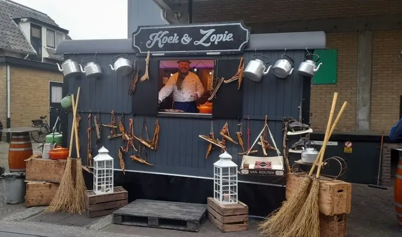 Vosmeijer Catering ”Koek & Zopie, koffiebar op wielen uit Overijssel, te huur via Feestkarhuren.nl