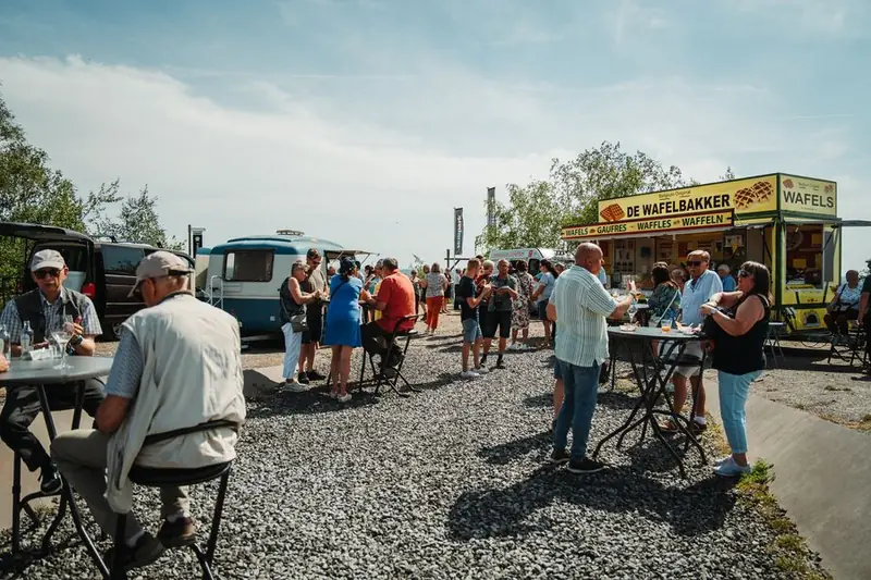 Wafelkraam De Wafelbakker, foodtruck voor zoete lekkernijen, te huur via Feestkarhuren.nl