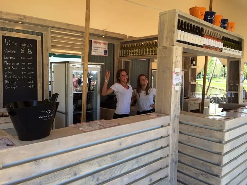 Wijnbar Robuust, koffiebar op wielen, te huur via Feestkarhuren.nl