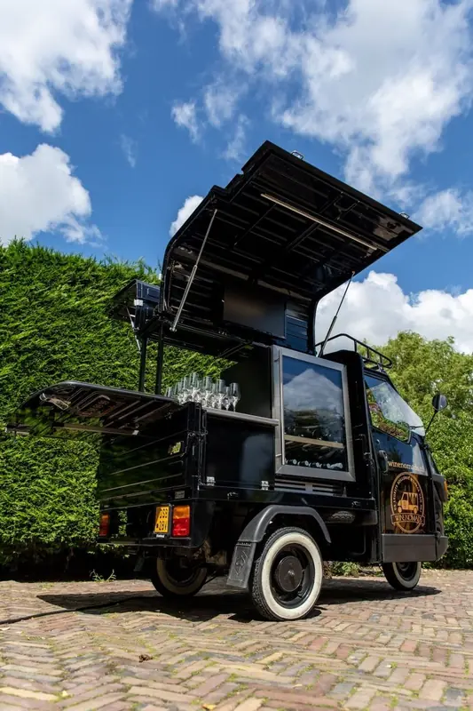 Wine Nomads, mobiele bar uit Noord-Holland, te huur via Feestkarhuren.nl