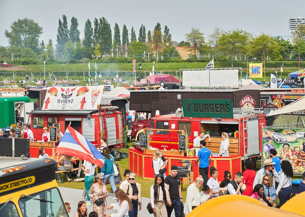 De WorstTruck op een festivalterrein