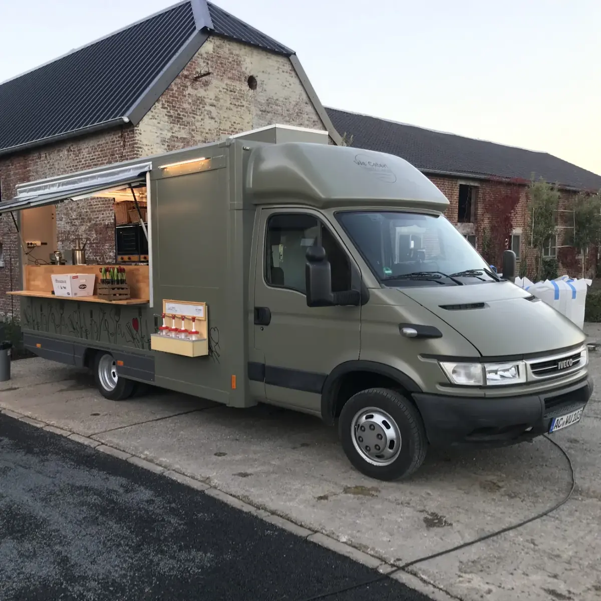 De foodtruck van Wurst & Co, te huur via Feestkarhuren.nl