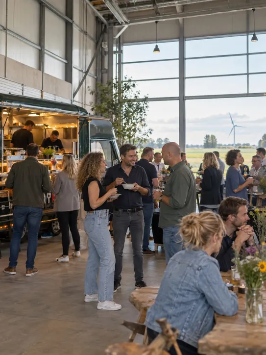 Bedrijfsfeest in een moderne, lichte hal, Flevoland