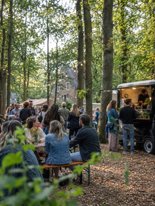 Festival tussen de bomen in het bos, Gelderland