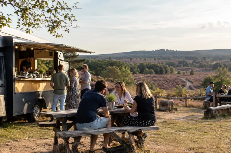 BBQ-truck op de Sallandse Heuvelrug in de nazomer, Overijssel